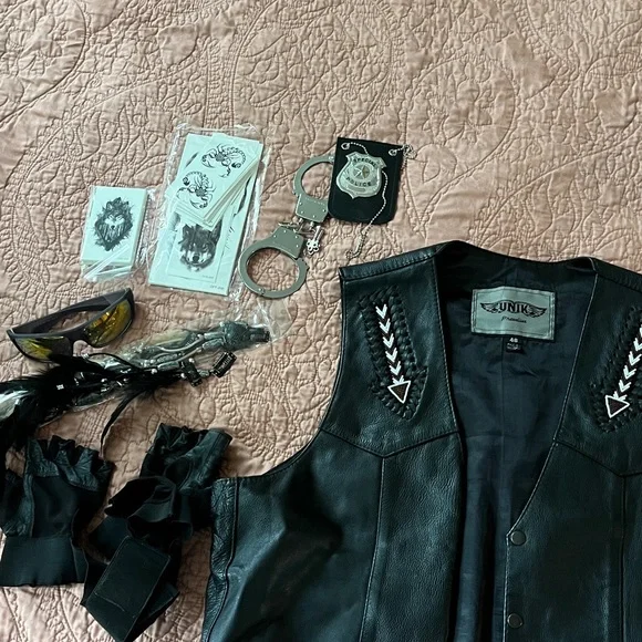 Dog the Bounty Hunter cute Halloween costume | all accessories plus vest - Picture 7 of 10